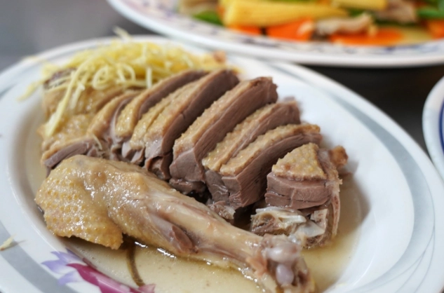 牛肉鴨肉一起吃