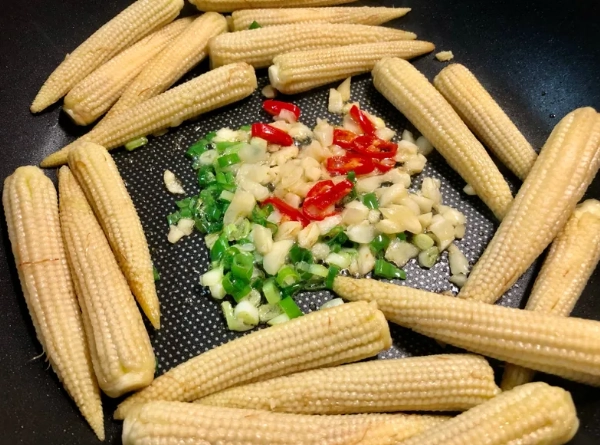 玉米筍炒杏鮑菇 做法 玉米筍炒杏鮑菇 做法