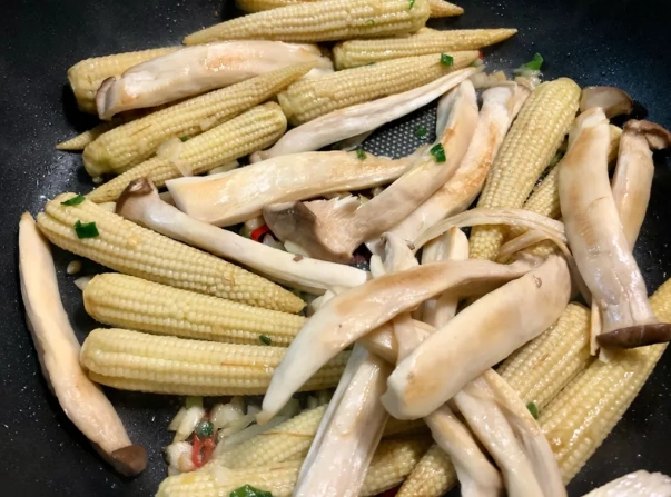 玉米筍炒杏鮑菇 做法 玉米筍炒杏鮑菇 做法